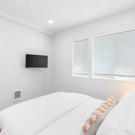 The Sweetest Suite - 91 Walkscore! Сиэтл Экстерьер фото
