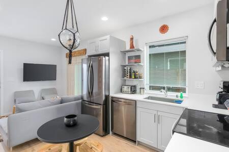 The Sweetest Suite - 91 Walkscore! Сиэтл Экстерьер фото