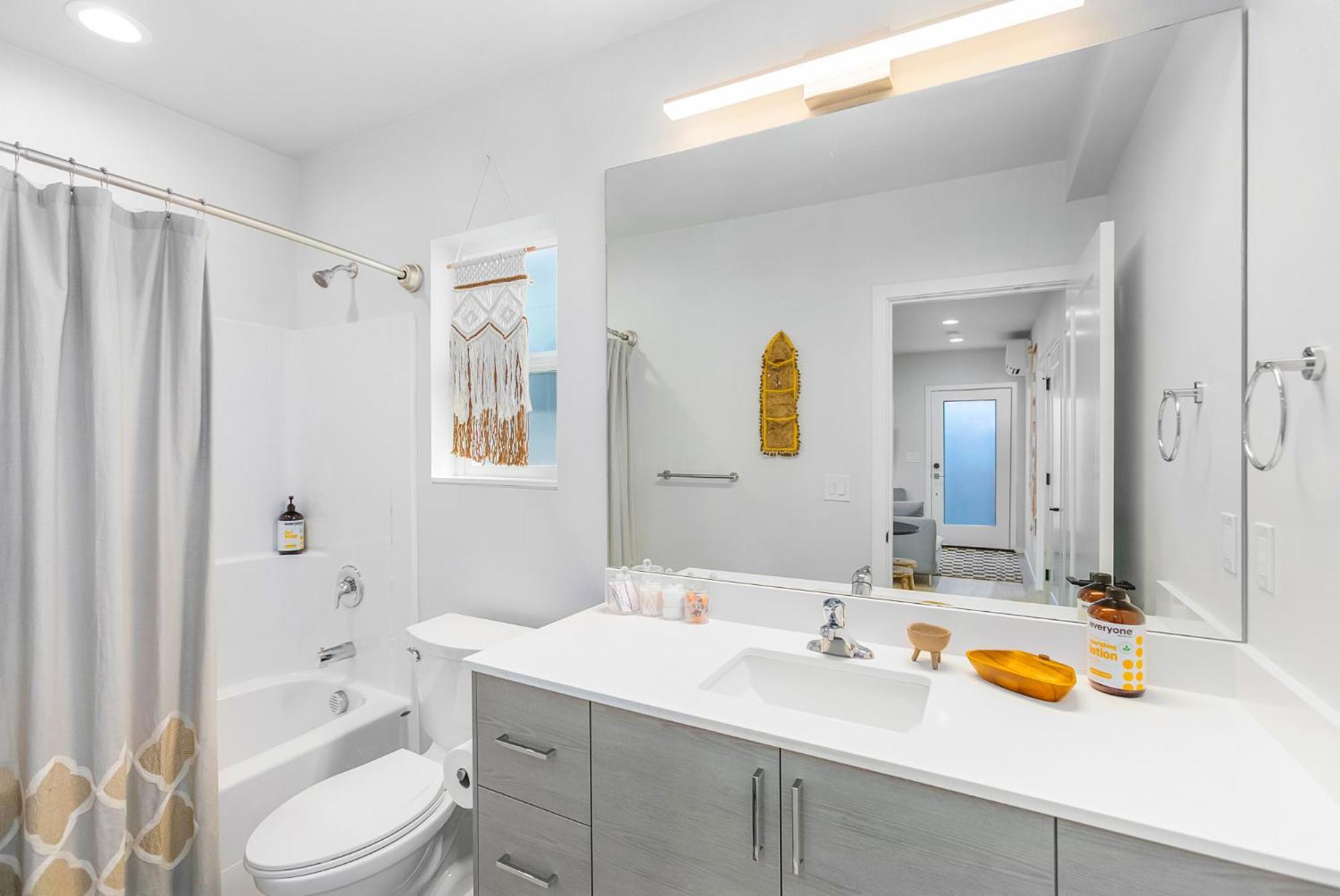 The Sweetest Suite - 91 Walkscore! Сиэтл Экстерьер фото